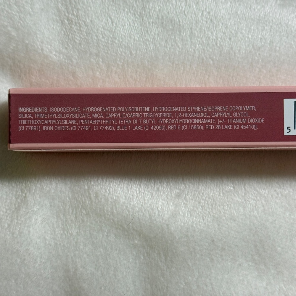 Charlotte Tilbury Matte Beauty Blush Wand in Pillow Talk - Picture 5 of 8